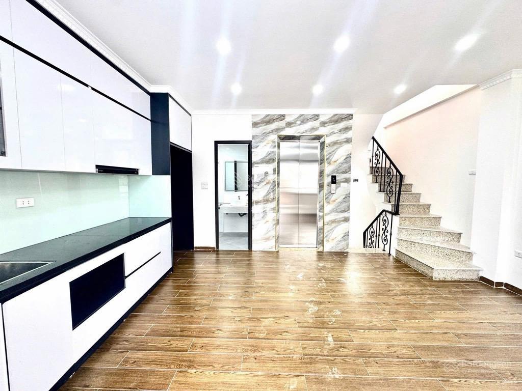 Nhà đẹp giữa ba đình hoàng hoa thám 40m2 6 tầng thang máy, ngõ thông, giá chỉ 12,1 tỷ