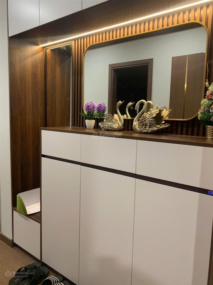 Vợ chồng tôi bán căn góc cc khuông việt tân phú, dt 95m2 3pn 2wc. giá 3,95 tỷ, có sổ.  0949 229 ***