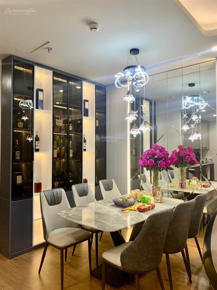 Vợ chồng tôi bán căn góc cc khuông việt tân phú, dt 95m2 3pn 2wc. giá 3,95 tỷ, có sổ.  0949 229 ***