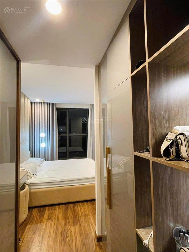 Vợ chồng tôi bán chcc resgreen, thoại ngọc hầu, dt 83m 3pn 2wc, giá 5,2 tỷ , có sổ.  0949 229 ***.