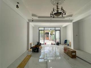 Bán chdv 300m2 chỉ 50tr/m2, ngay cao đẳng công thương quận 9, hẻm xe tải, dòng tiền 40tr/th