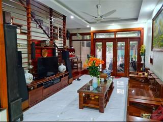 Mặt tiền, nhà mới 3 tầng,95m2,ngay ngã tư bình thái  metro quận 9