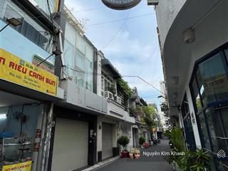 Khu building ngã tư nguyễn văn trỗi oto ngủ trong nhà  71m 5 tầng phù hợp làm vp hay kd chdv