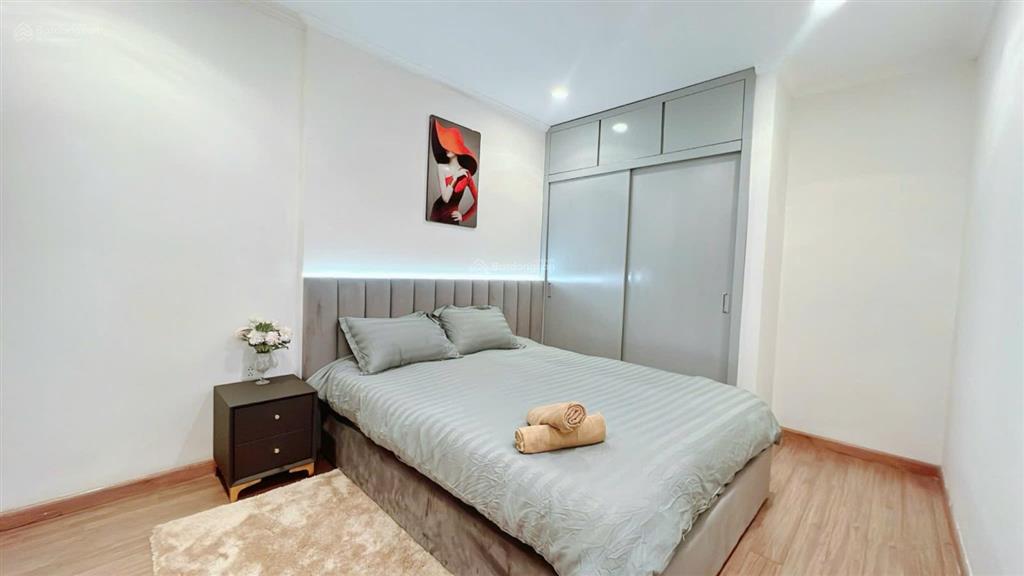 Căn 2 phòng ngủ 82m2 tầng trung hướng nam toà p2 park hill. giá 10 tỷ