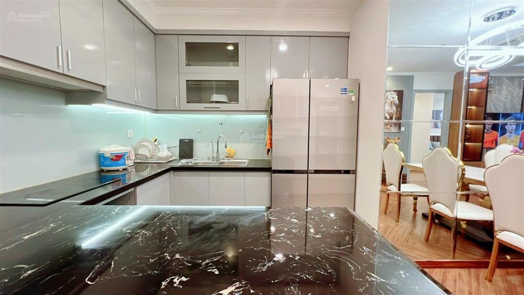 Căn 2 phòng ngủ 82m2 tầng trung hướng nam toà p2 park hill. giá 10 tỷ