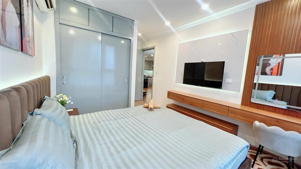 Căn 2 phòng ngủ 82m2 tầng trung hướng nam toà p2 park hill. giá 10 tỷ