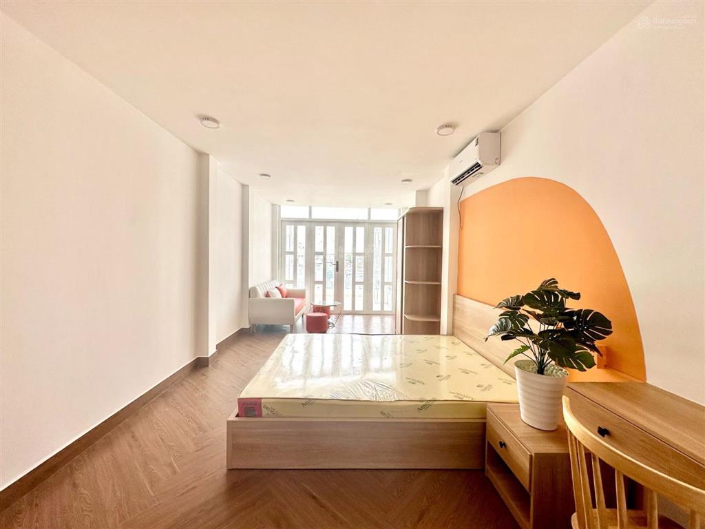 1pn mới khai trương sát bên q4, gần cresent mall, gần lotte, vivo, tiện đi qua tđt, rmit