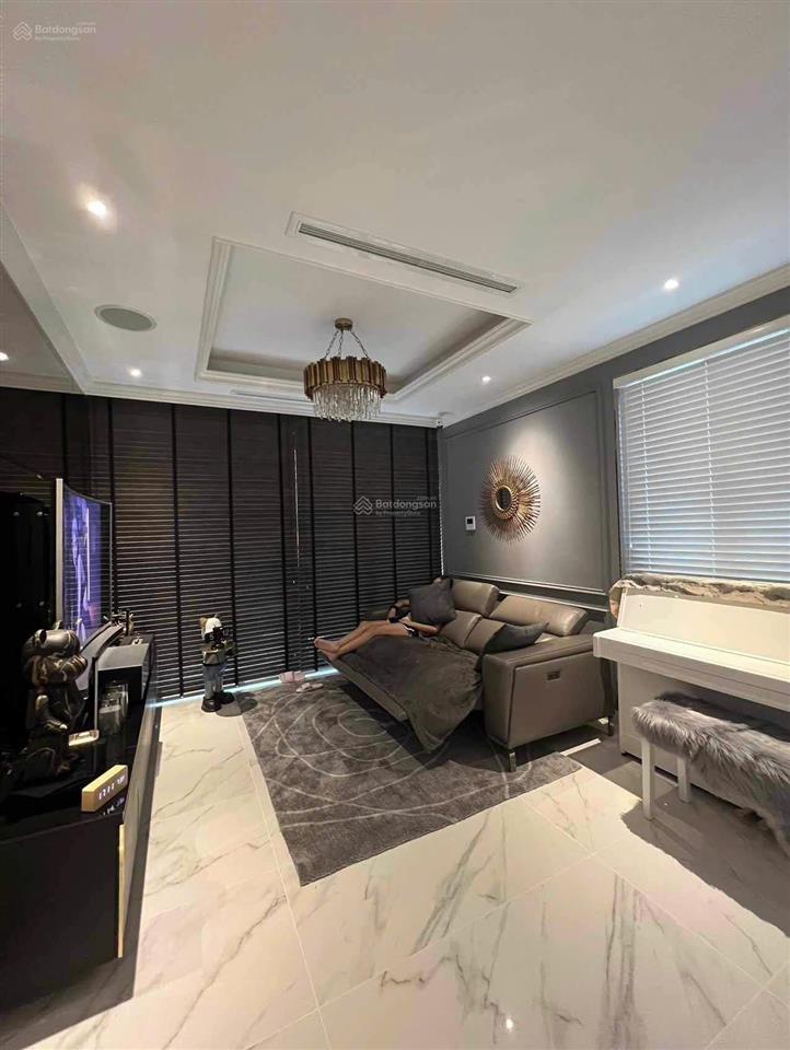 Hàng ngộp ngân hàng chính chủ bán nhanh biệt thự valora kikyo, view hồ bơi giá 21.5 tỷ