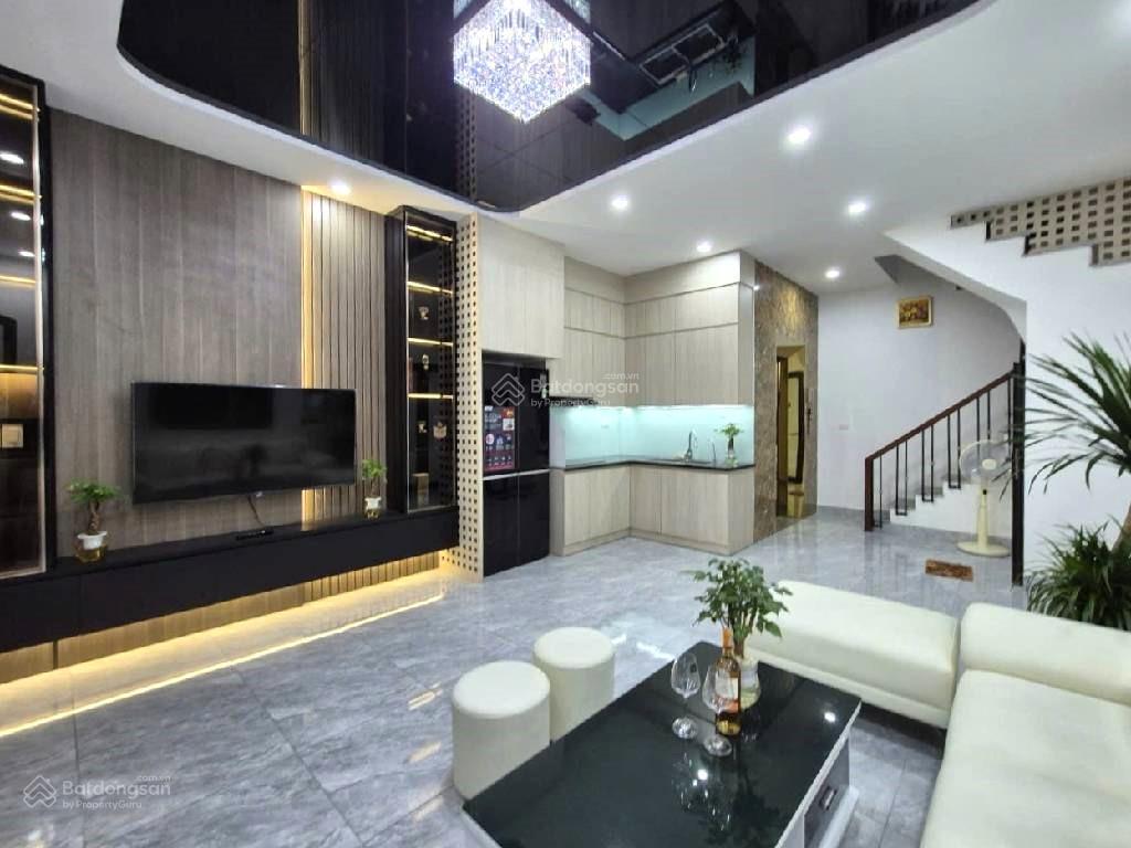 Bán nhà tam trinh 35m2 x 5t thang máy, ô tô đỗ cổng, mt 5m, nhỉnh 6 tỷ, sổ đỏ chính chủ