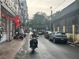 Bán đất phố ô cách dt 62m2 mt 5m
giá 10.x tỷ vị trí đẹp  to oto vào đất  gần ngay sát chợ
