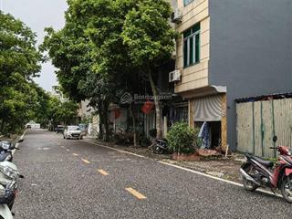 Bán đất khu tái định cư giang biên vỉa hè rộng  2 oto tránh  40m2  mt 4.5m giá 10.6tỷ hàng hiếm