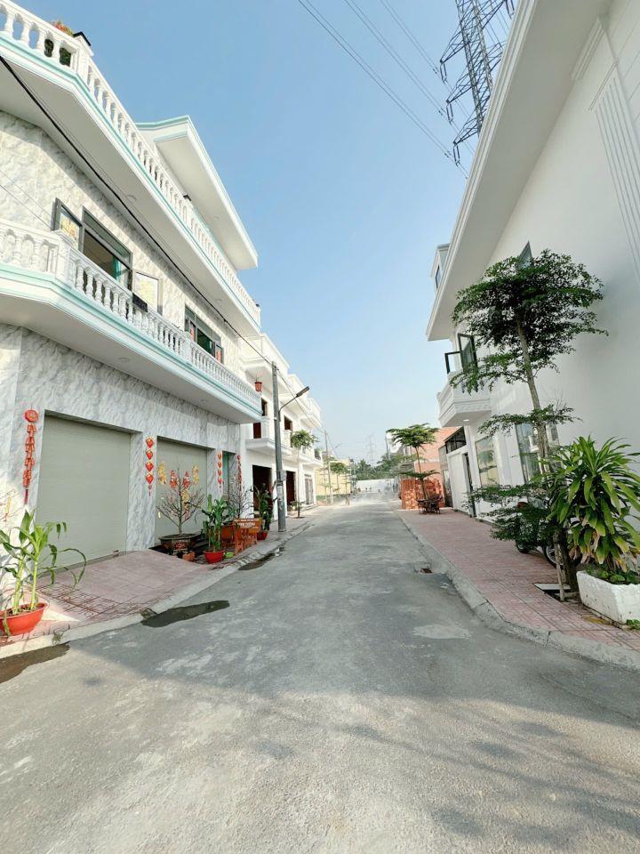 Nhà 1 trệt 1 lầu mới xây gần thị trấn Tân Hiệp