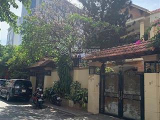 Gia đình muốn sang nhượng lại căn nhà đẹp với 366,8m2 ngay trần nhật duật q1 với giá 160 tỷ