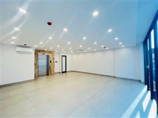 Cho thuê nhà MP Phan Văn Trường - Cầu Giấy DTSD 550m, THANG MÁY - KD giá 80TR
