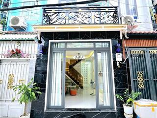 Nhà đẹp  1 lầu, mặt tiền kinh doanh  xe hơi chạy tới nhà