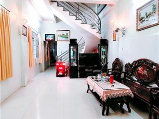 Chủ nhà cần bán căn nhà ở kiên cố, rất rộng ở quận 7.