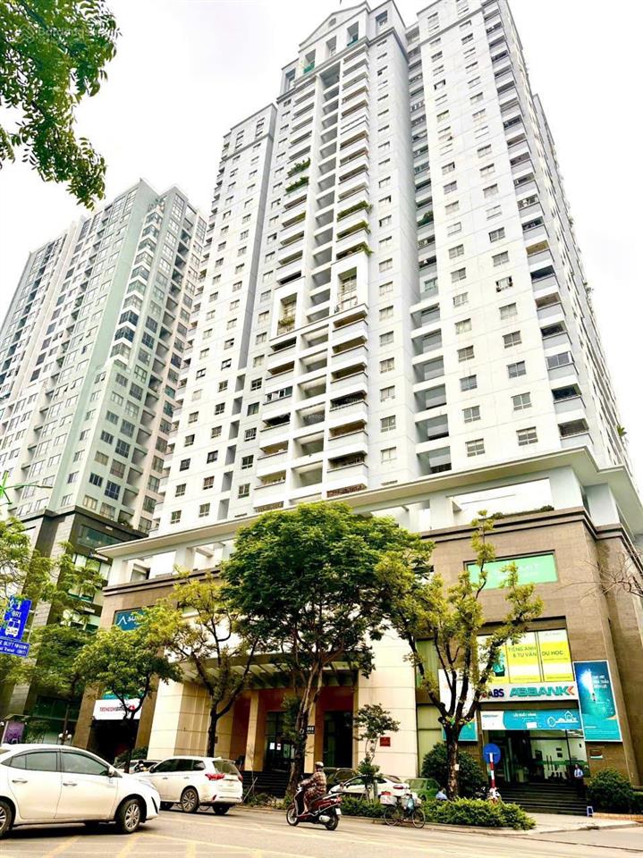 Căn hộ tòa 101 láng hạ. dt 146m2, 3 phòng ngủ 2wc. tầng trung. giá bán 10,3 tỷ