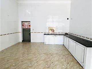 Chủ gửi bán nhà 3 tầng view hồ yết kiêu.  diện tích  75m . mặt tiền  5m