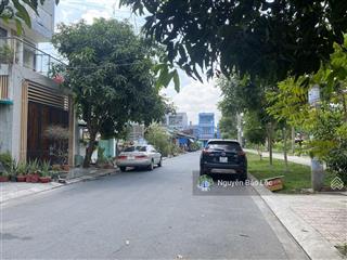 Bán đất tặng nhà  90m2(5x18) chỉ quanh 8 tỷ. mặt phố công viên, đường 12m