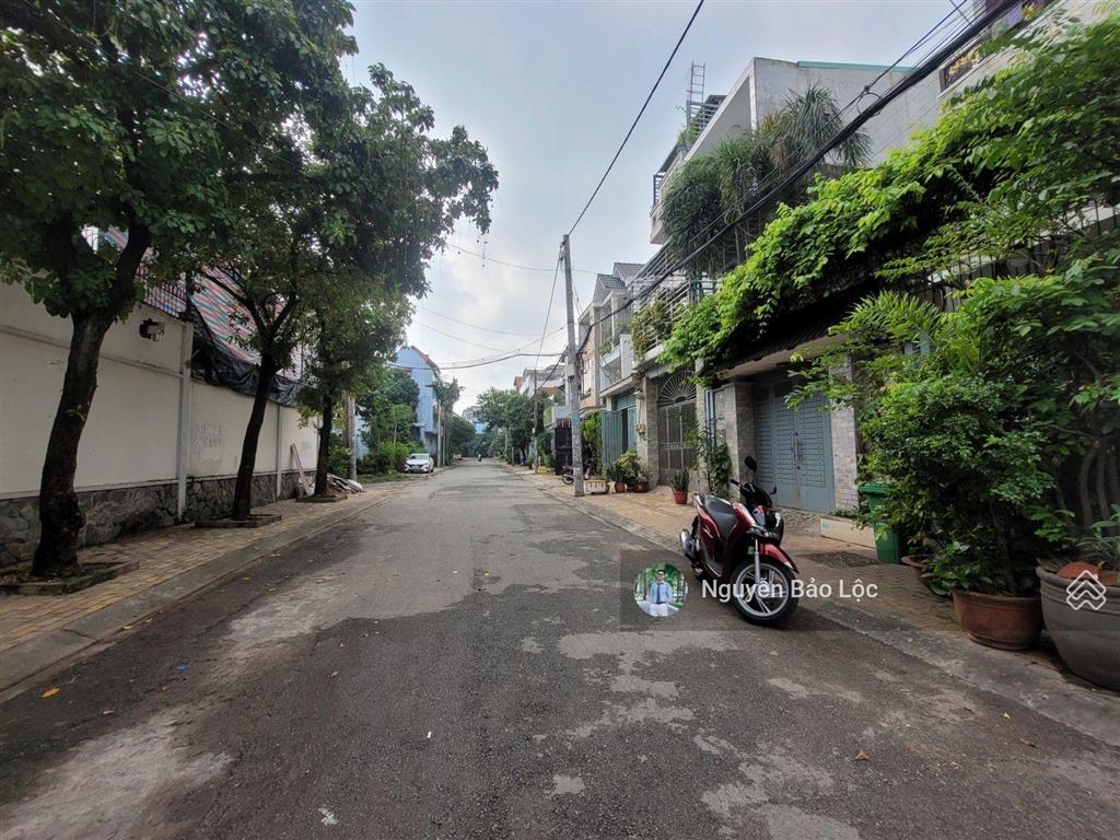 Mặt tiền hiệp phú  kế bên xa lộ hà nội  108m2, giá 8.99 tỷ