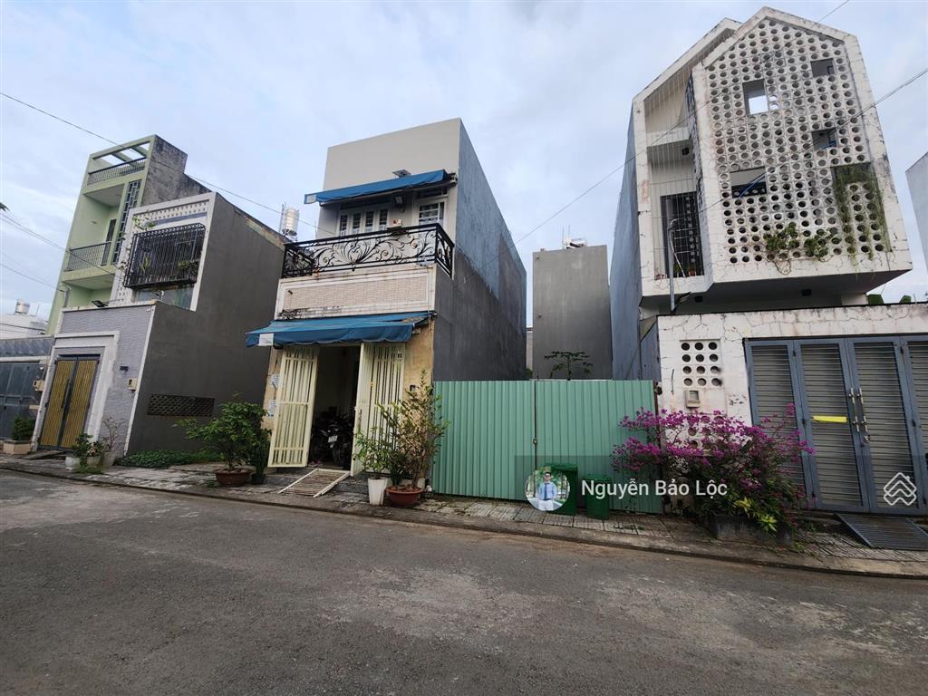 Trường lưu  82m2 (5mx17m)  đường 9m phân lô  thông  chỉ 5.49tỷ