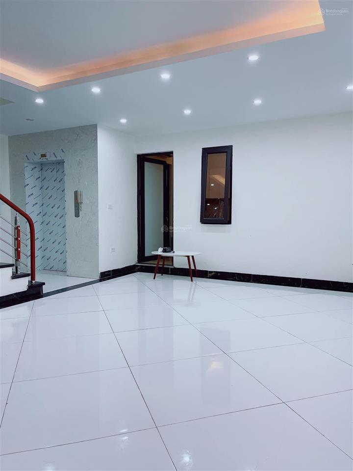 Studio 47 văn cao 5,5tr,cửa sổ thoáng mát, ô tô đỗ cửa. 0989 755 *** (chính chủ).