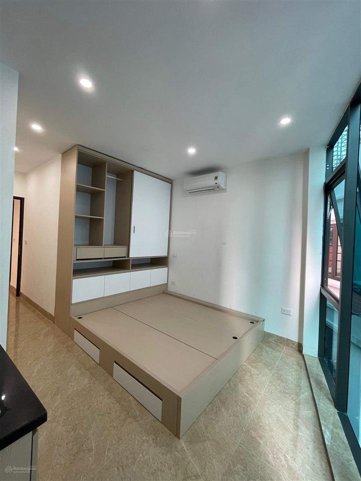 Studio 47 văn cao 5,5tr,cửa sổ thoáng mát, ô tô đỗ cửa. 0989 755 *** (chính chủ).