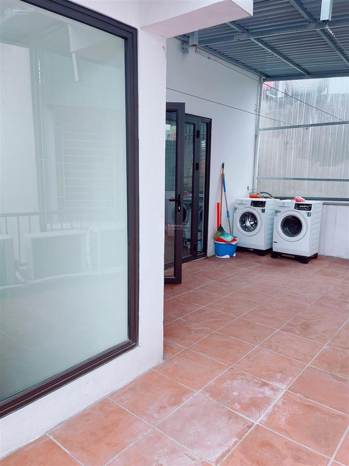 Studio 47 văn cao 5,5tr,cửa sổ thoáng mát, ô tô đỗ cửa. 0989 755 *** (chính chủ).