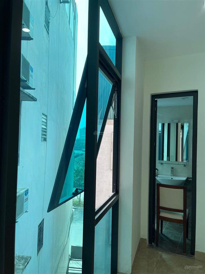 Studio 47 văn cao 5,5tr,cửa sổ thoáng mát, ô tô đỗ cửa. 0989 755 *** (chính chủ).