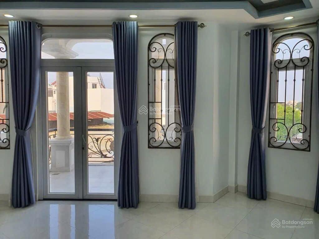 Bt tô ngọc vân p15, sát cầu bến phân qua thống nhất gò vâp, 10x9, 3 tầng, 5p 5wc, có garage để oto