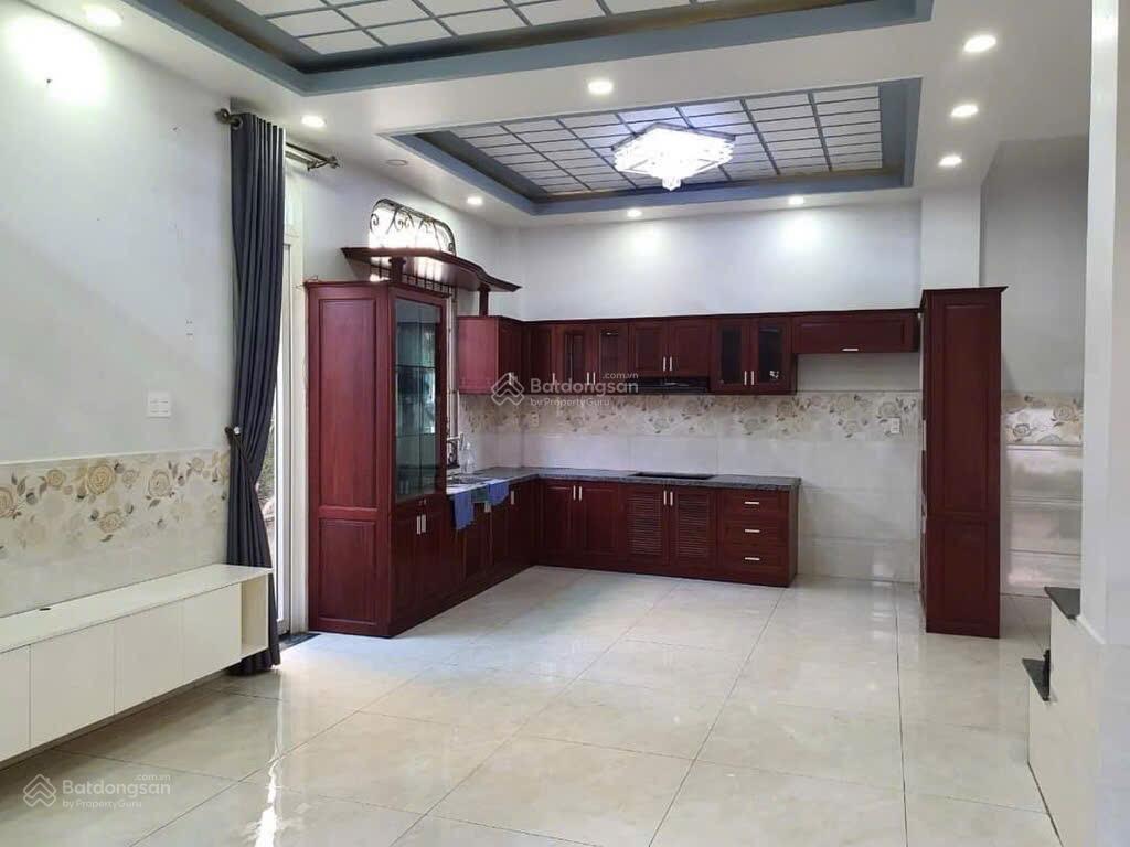 Bt tô ngọc vân p15, sát cầu bến phân qua thống nhất gò vâp, 10x9, 3 tầng, 5p 5wc, có garage để oto