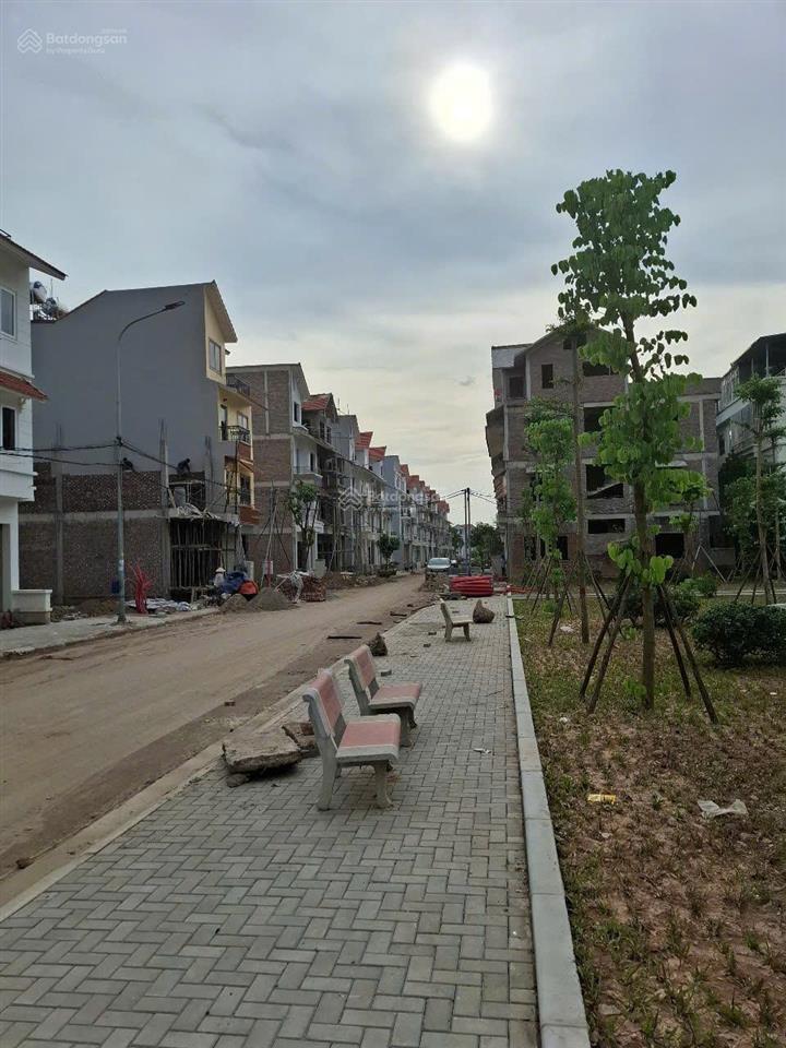 Bán căn 90m2 mặt hoàng quốc việt kéo dài giá 16.x cực nhỏ tỷ  mặt kinh doanh siêu tiềm năng