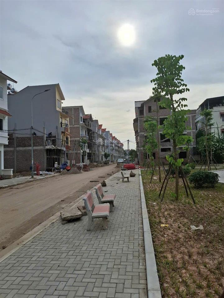 Bán căn 90m2 mặt hoàng quốc việt kéo dài giá 16.x cực nhỏ tỷ  mặt kinh doanh siêu tiềm năng