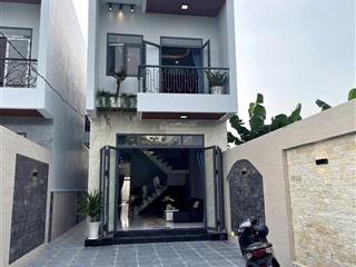 Kẹt tiền vợ chồng anh hùng cần bán gấp căn nhà đường 18b, bình chánh, trung tâm huyện bình chánh