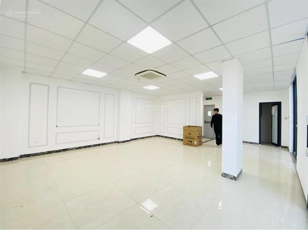 Sàn văn phòng, studio đẹp keng mặt phố hoàng cầu  đống đa 110m giá chỉ 19 triệu free dvu, để xe