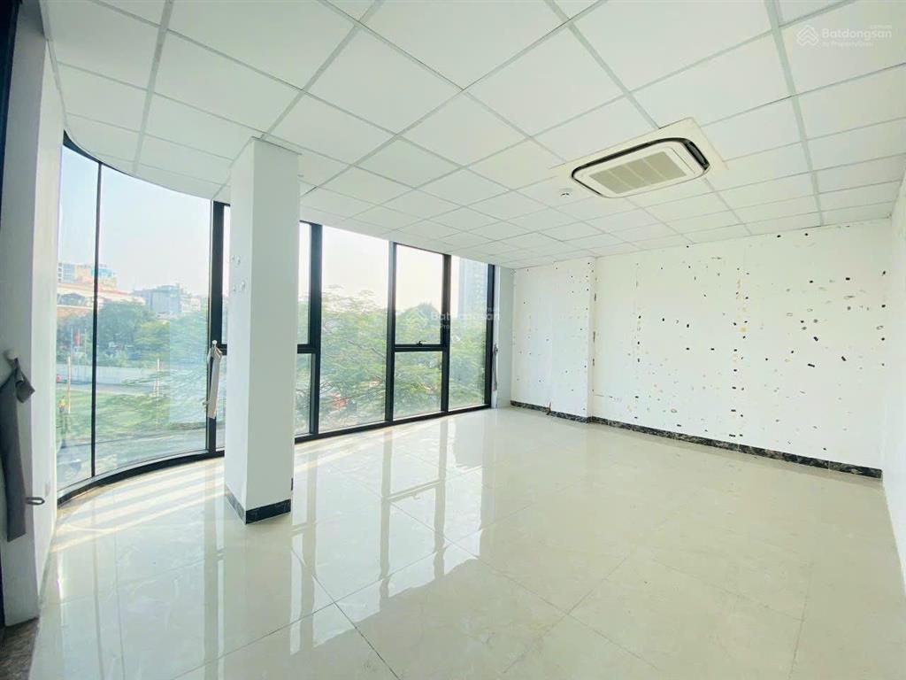 Sàn văn phòng, studio đẹp keng mặt phố hoàng cầu  đống đa 110m giá chỉ 19 triệu free dvu, để xe