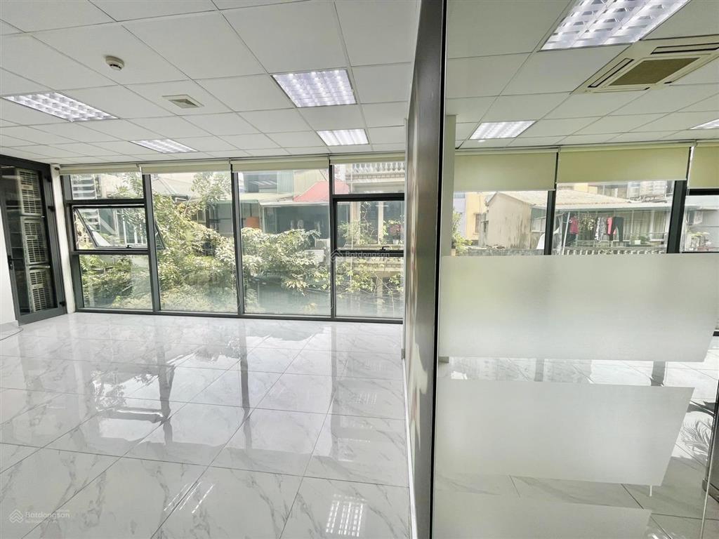 Sàn văn phòng đẹp keng phố hoàng cầu  đống đa 120m2 giá chỉ 17tr free dịch vụ, để xe