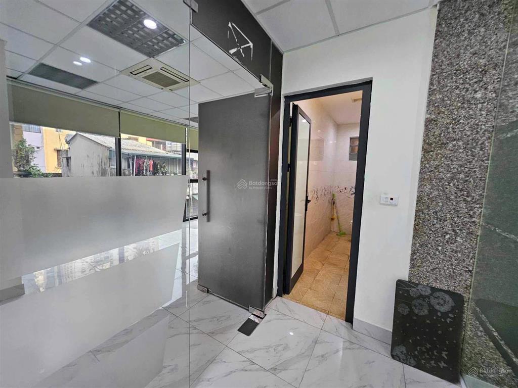 Sàn văn phòng đẹp keng phố hoàng cầu  đống đa 120m2 giá chỉ 17tr free dịch vụ, để xe