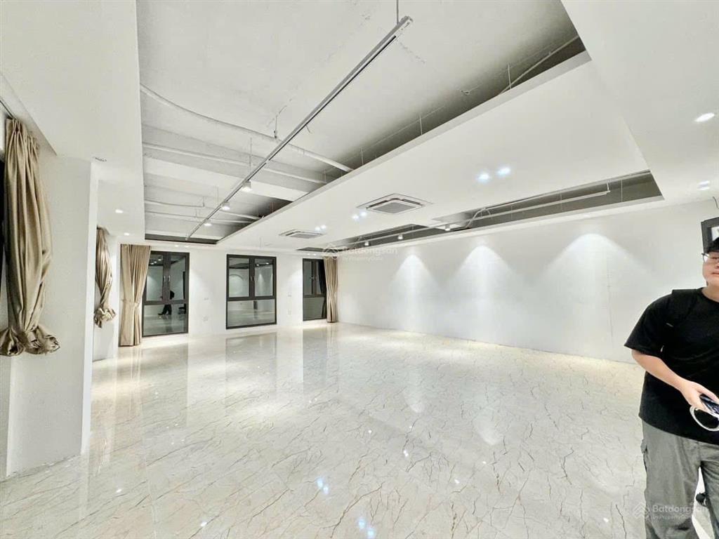 Sàn văn phòng mặt phố đống đa 120m2 đẹp keng giá chỉ từ 18triệu