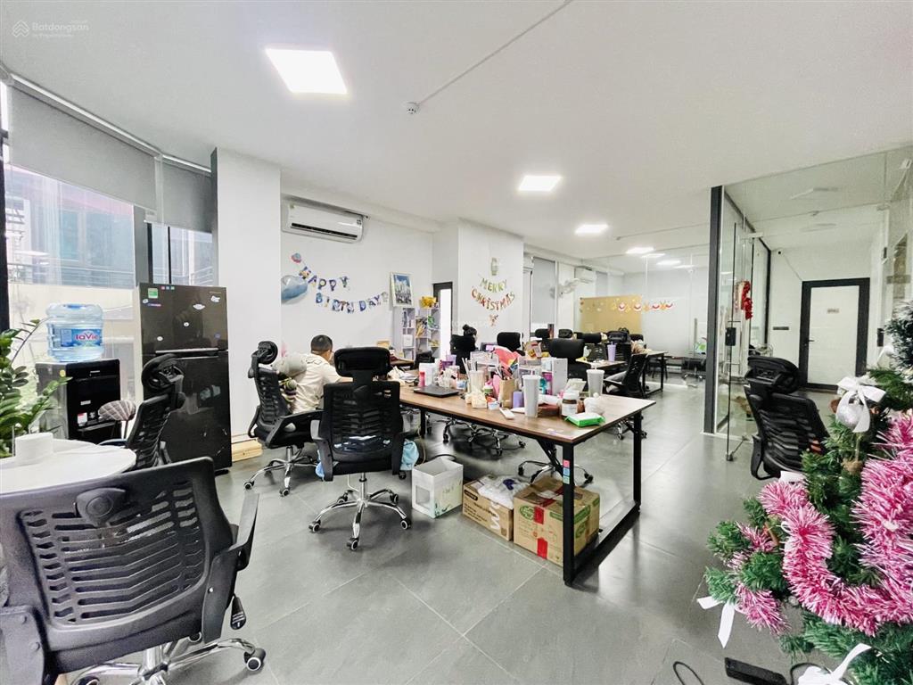 Bóc tem sàn văn phòng đẹp keng mặt phố đống đa 120m2 giá chỉ 18 triệu