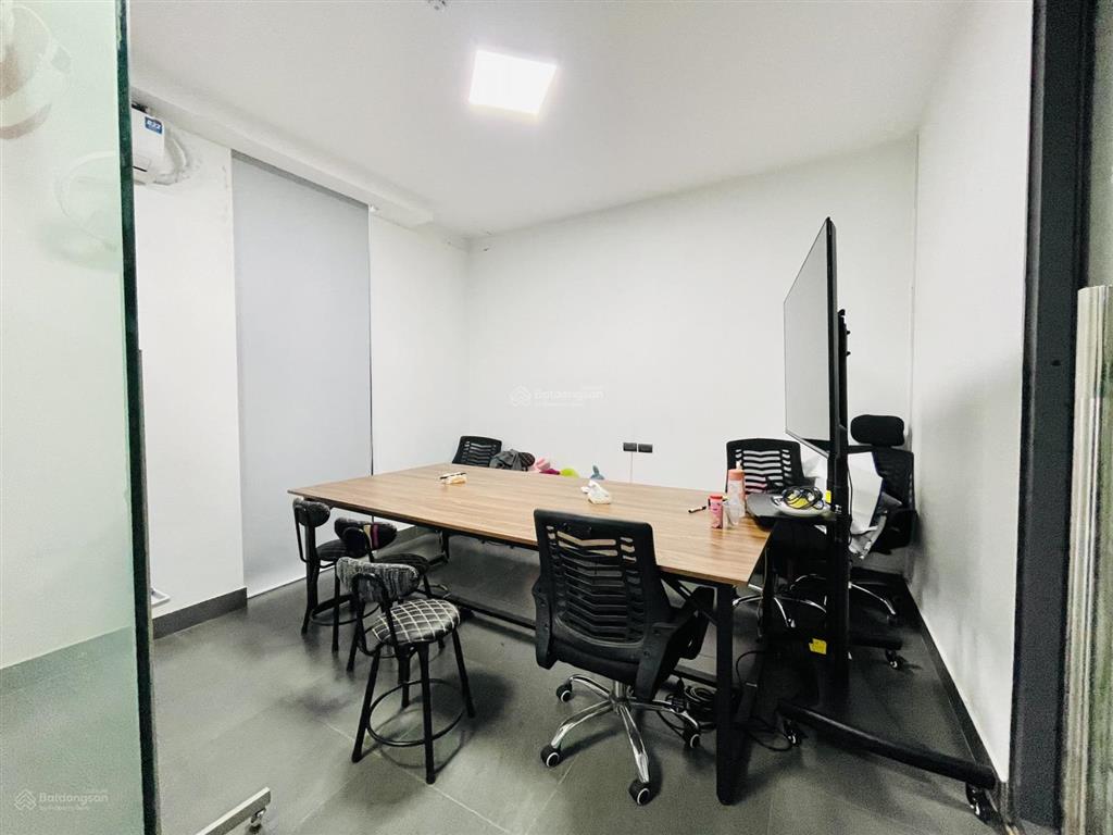 Bóc tem sàn văn phòng đẹp keng mặt phố đống đa 120m2 giá chỉ 18 triệu