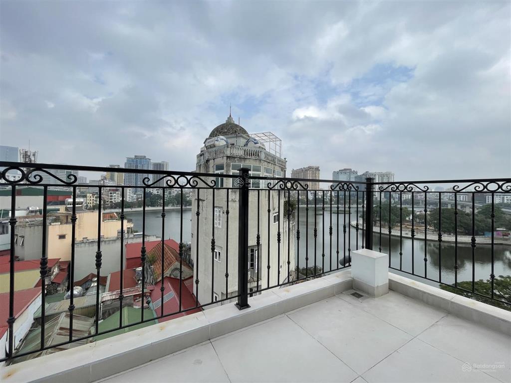Bóc tem sàn văn phòng lô góc view hồ hoàng cầu 135m giá cực rẻ chỉ 23triệu oto đỗ cửa