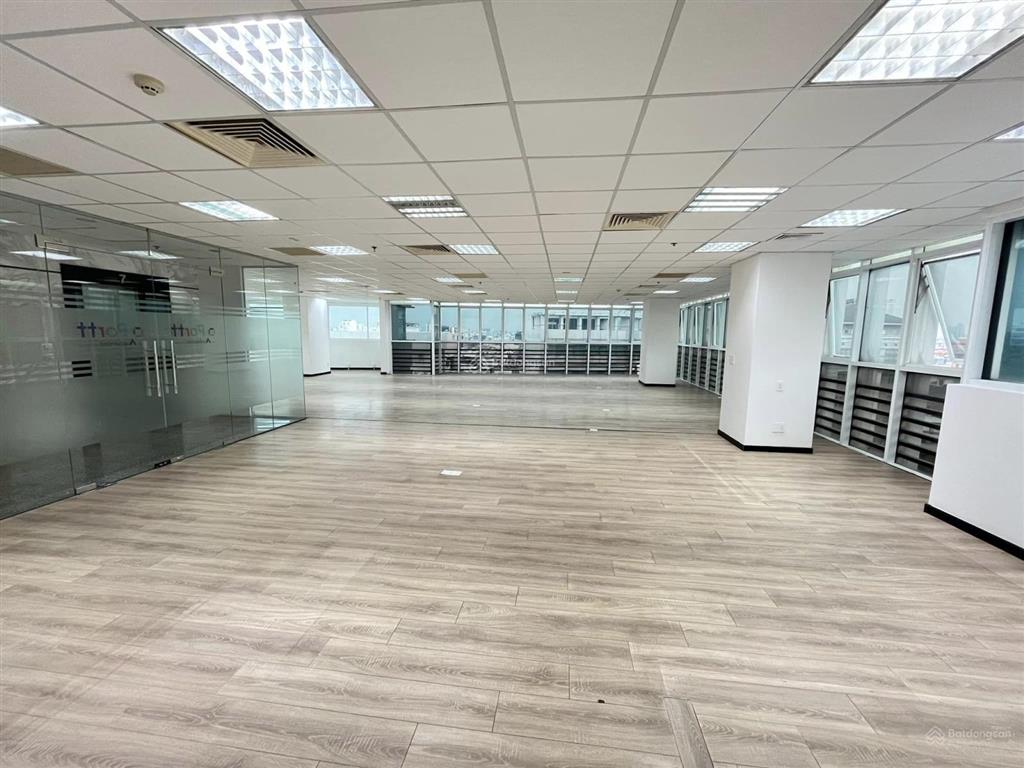Văn phòng cho thuê 195m2 đường nguyễn văn trỗi, phú nhuận