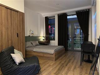 Cho thuê căn hộ ban công view bờ kè hoàng sa, quận 1