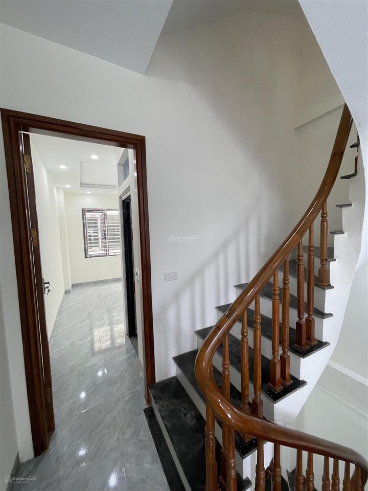 Bán nhà 30m2 giá 2tỷ750tr không quy hoạch không lỗi phong thủy ngõ ô ô cạnh nhà , nhà đủ công năng