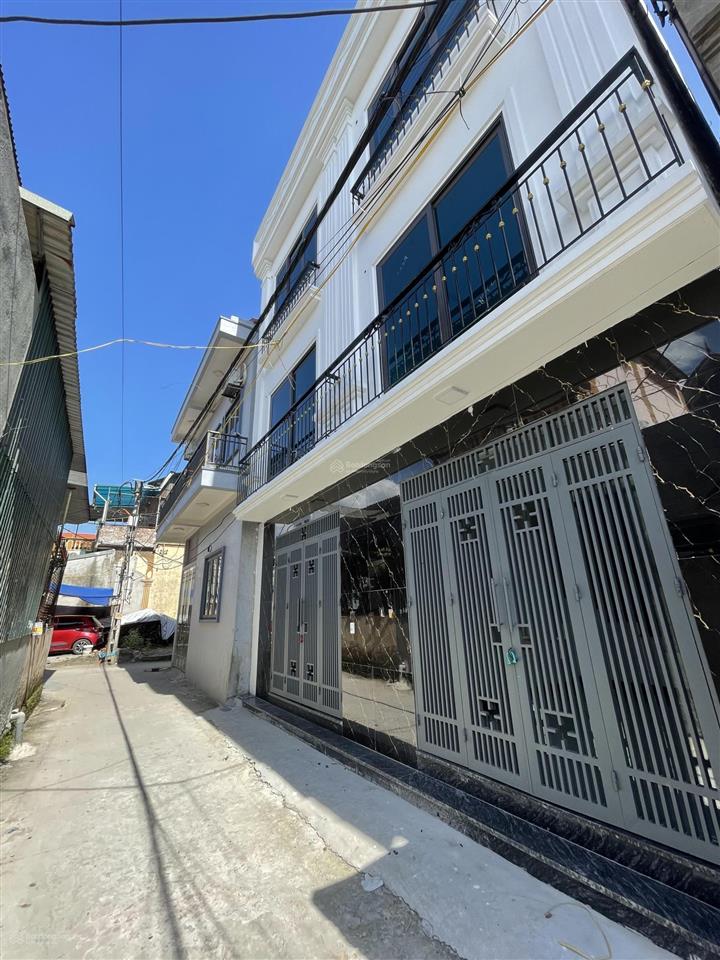 Bán nhà 30m2 giá 2tỷ750tr không quy hoạch không lỗi phong thủy ngõ ô ô cạnh nhà , nhà đủ công năng