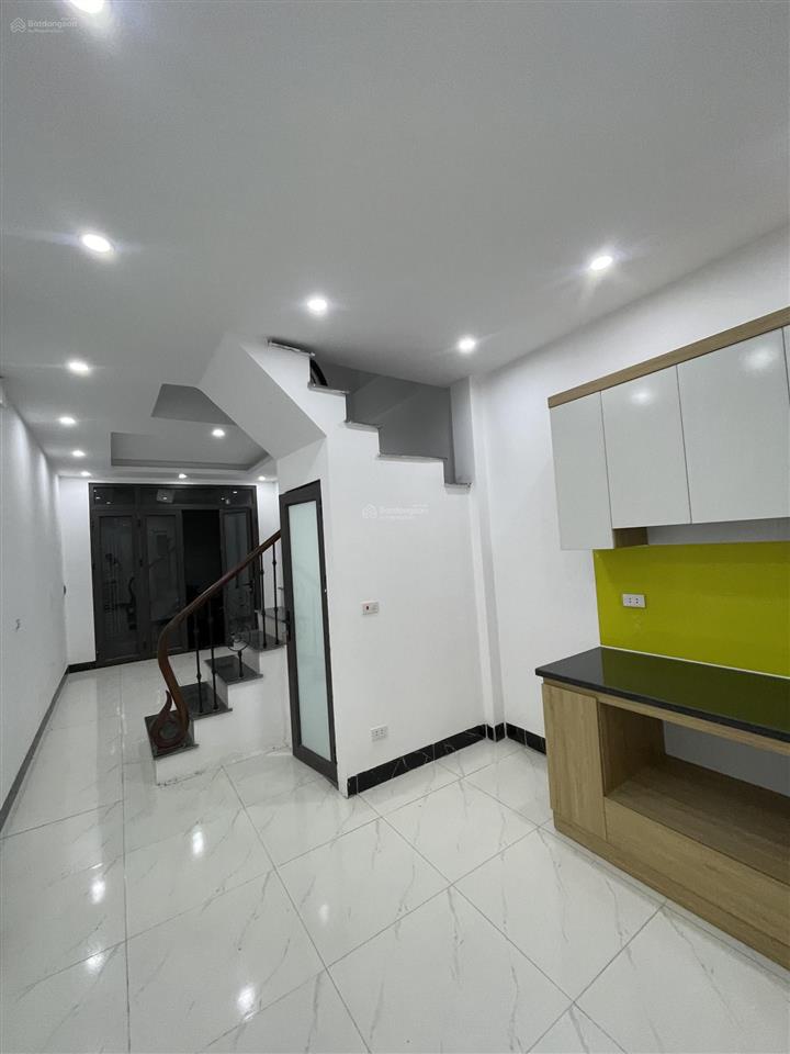 Bán nhà 30m2 giá 2tỷ750tr không quy hoạch không lỗi phong thủy ngõ ô ô cạnh nhà , nhà đủ công năng