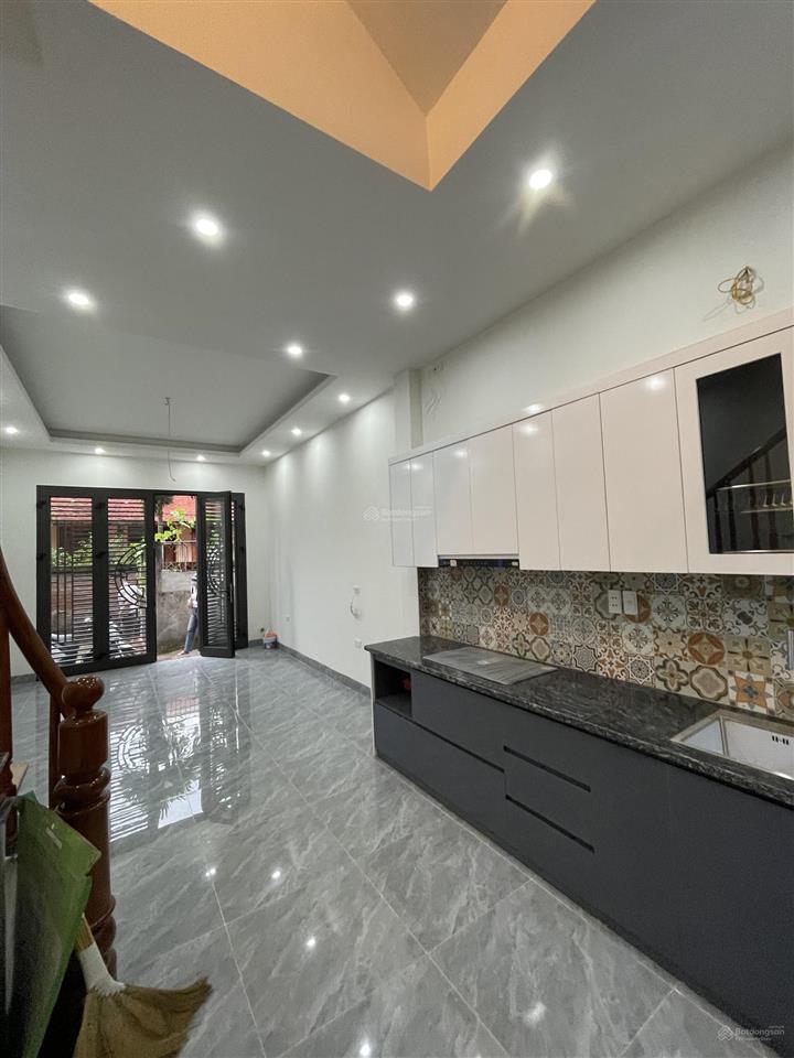 Bán nhà 32m2 giá 4tỷ ô tô cạnh gần nhà , gần quốc lộ 6 thiết kế hiện đại , không quy hoạch