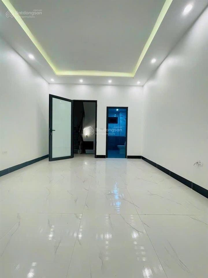 Bán nhà 32m2 giá 4tỷ ô tô cạnh gần nhà , gần quốc lộ 6 thiết kế hiện đại , không quy hoạch