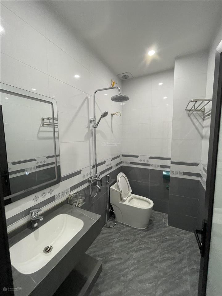 Bán nhà 32m2 giá 4tỷ ô tô cạnh gần nhà , gần quốc lộ 6 thiết kế hiện đại , không quy hoạch